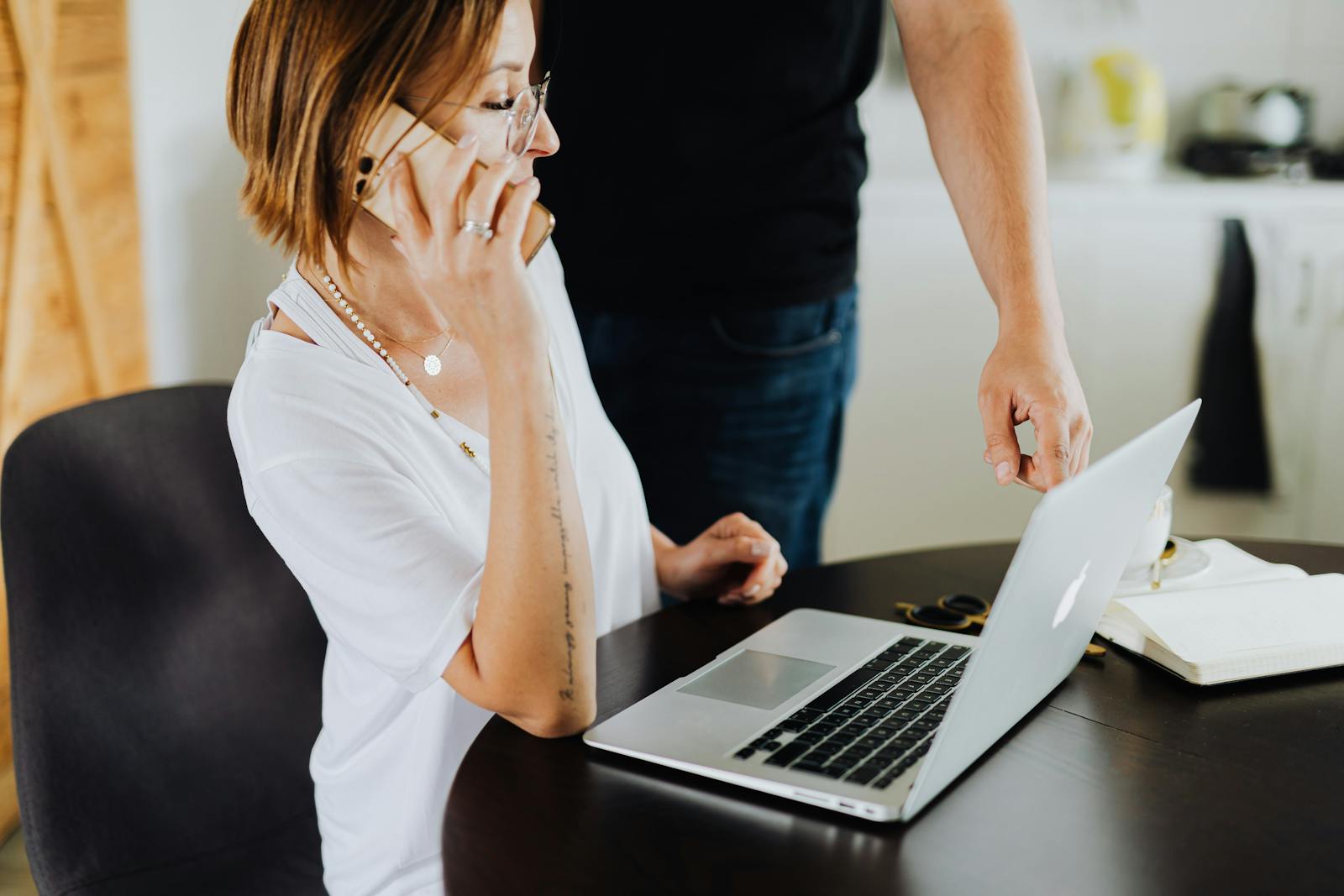 Tim bisnis Indonesia menyatukan lead dari website, WhatsApp, listing bisnis, referral, dan campaign ke satu status follow-up.